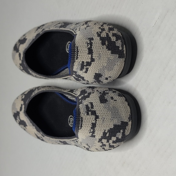 Rothys Retired Ash Grey Camo Round Toe Ballet Flats - Picture 5 of 9